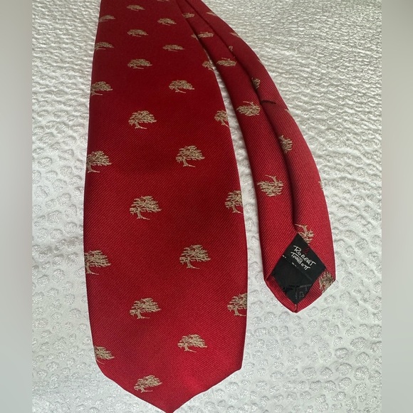 Robert Talbott Pebble Beach Red Gold Silk Golf Tie - Picture 4 of 4